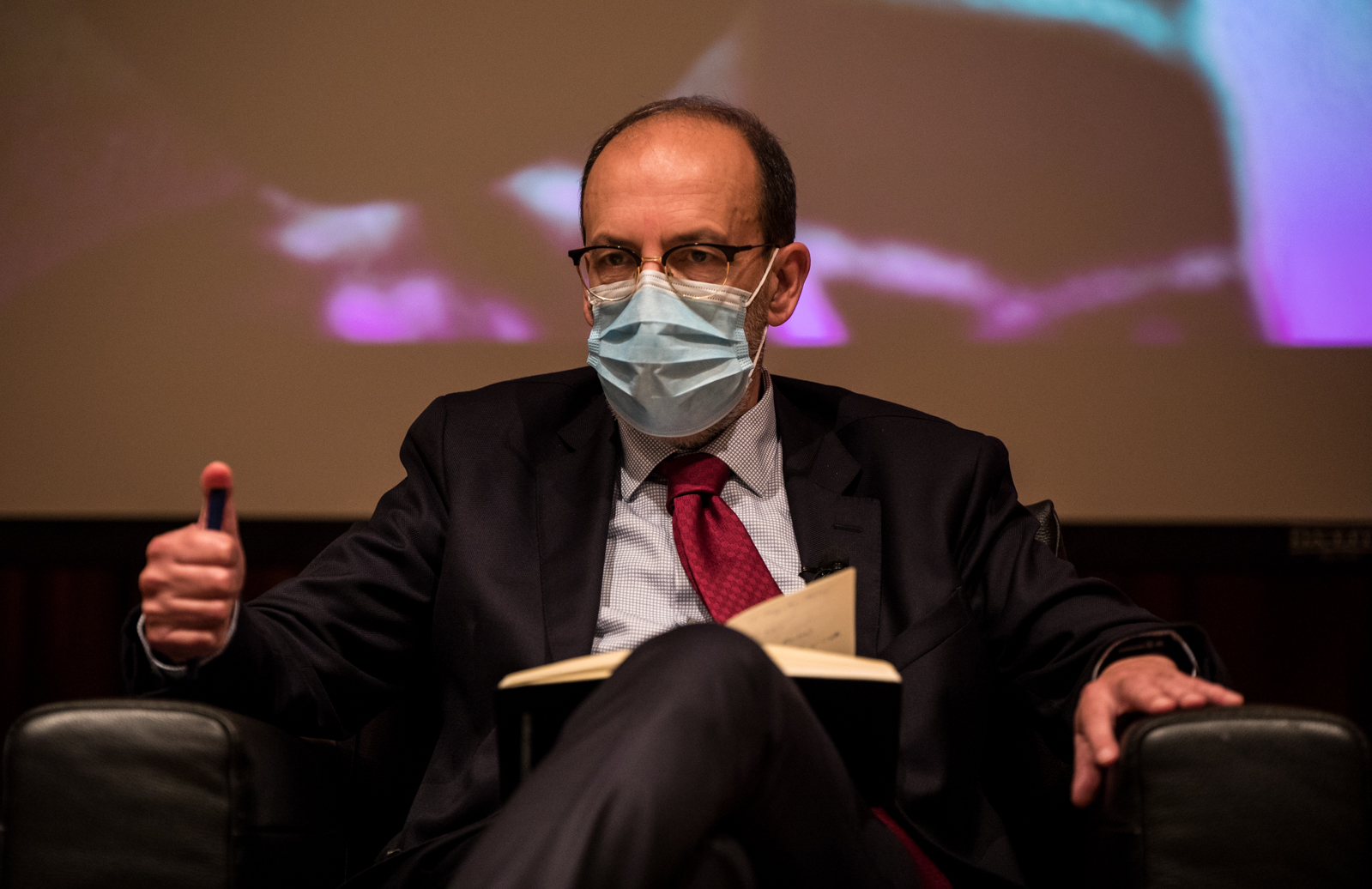 Imagem número 3 da galeria Livro Covid