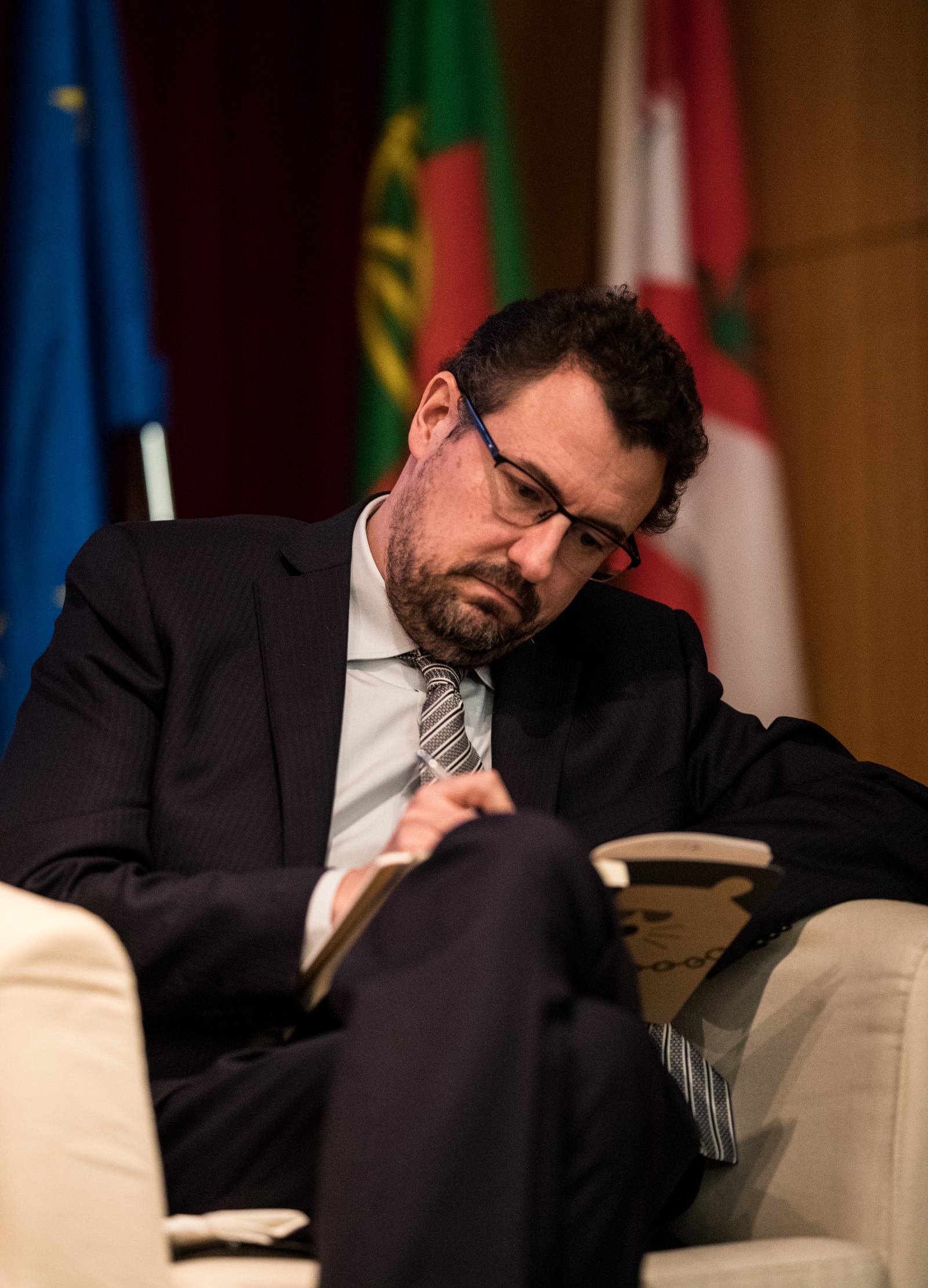 Imagem número 10 da galeria Livro Crise e Castigo