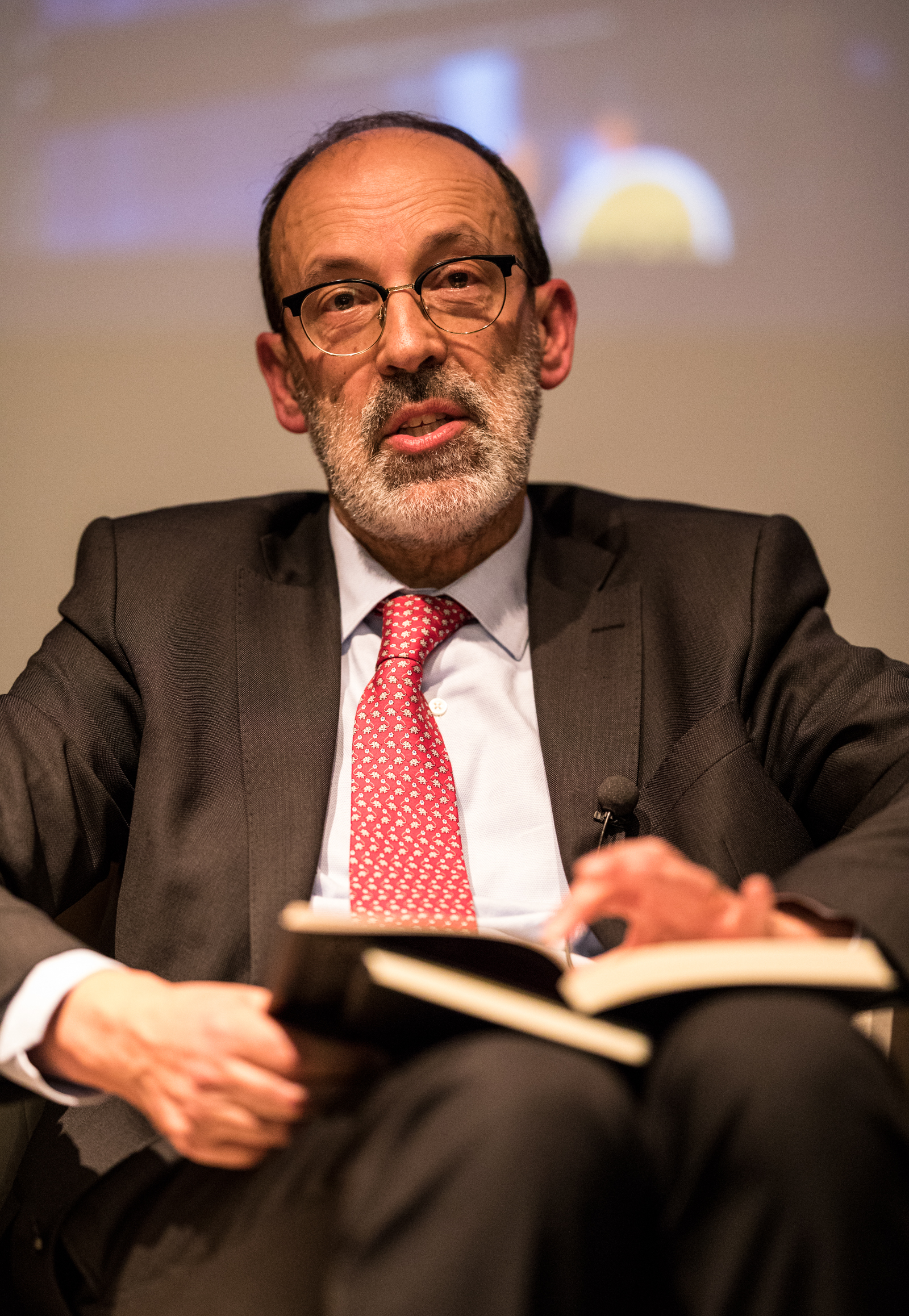 Imagem número 9 da galeria Livro Crise e Castigo