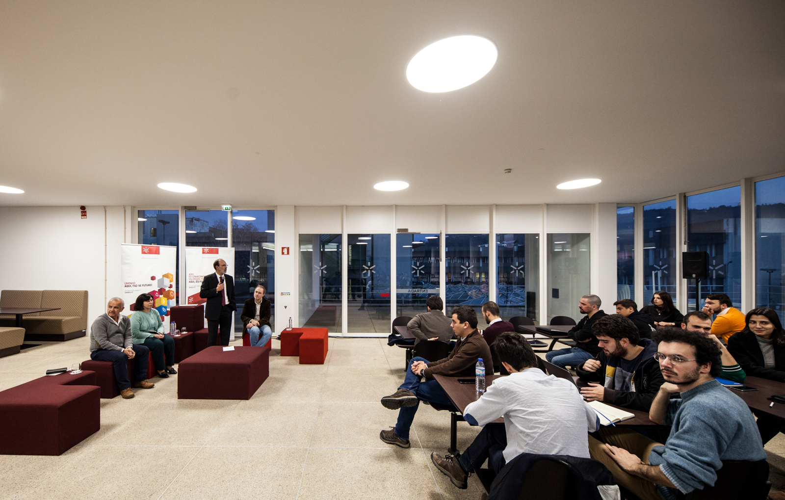 Imagem número 7 da galeria Reitor conversa Alunos