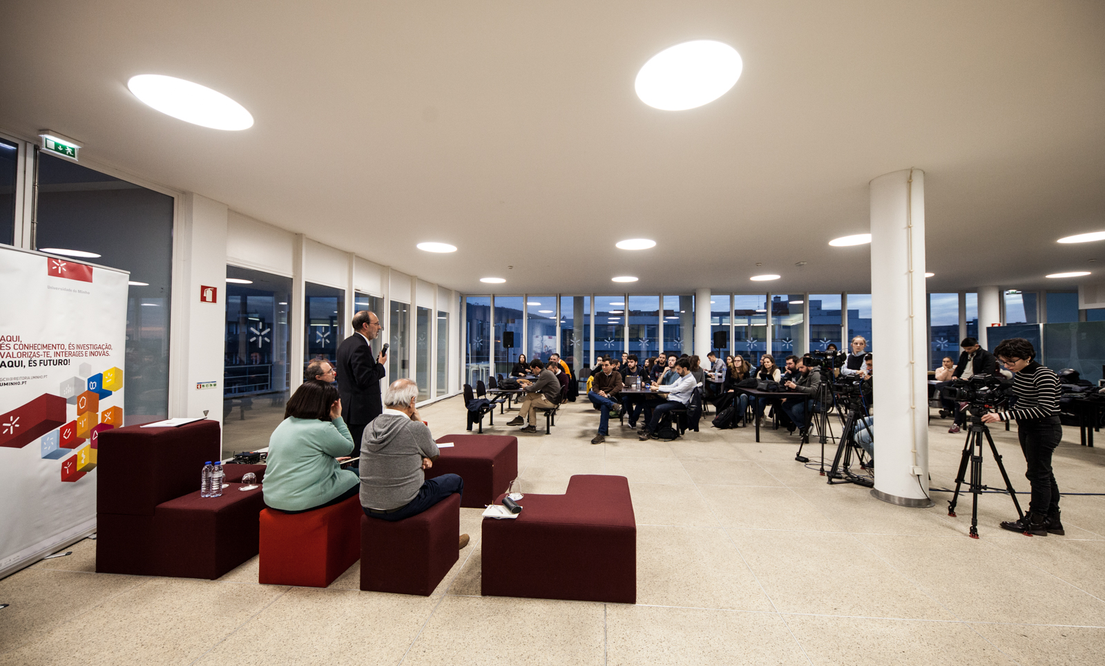 Imagem número 9 da galeria Reitor conversa Alunos