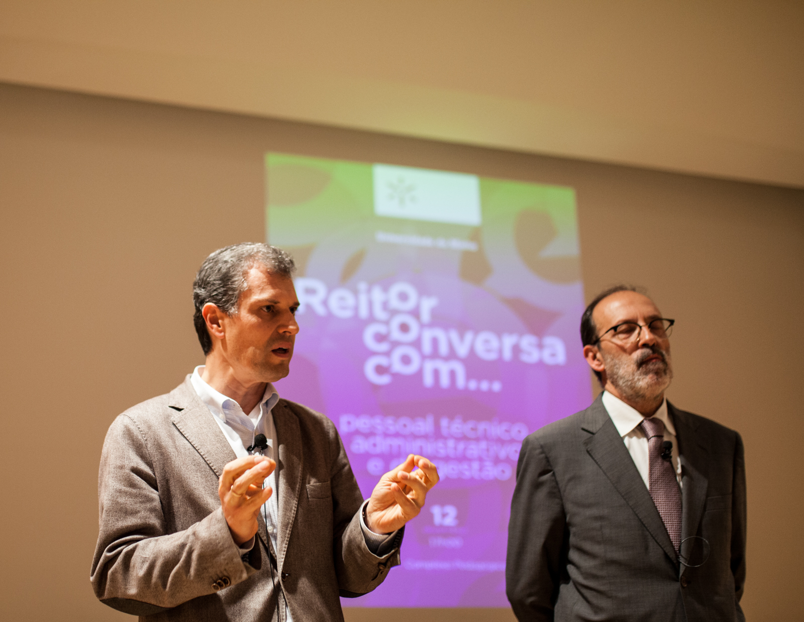 Imagem número 8 da galeria Reitor com Funcionários