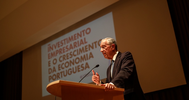 Imagem número 1 da galeria Lançamento do livro "Investimento empresarial e o crescimento da economia Portuguesa"