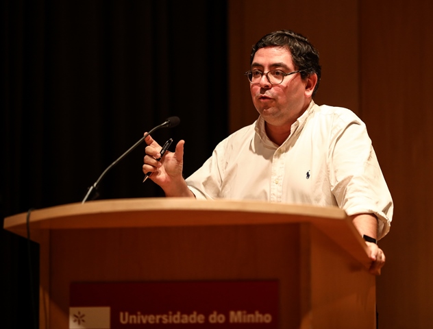 Imagem número 6 da galeria Lançamento do livro 