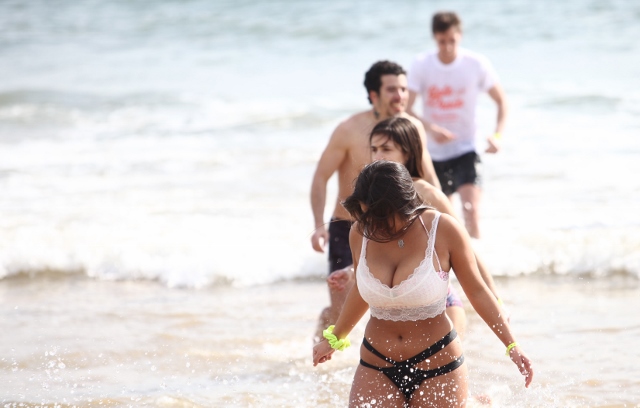 Imagem número 3 da galeria Gata na Praia