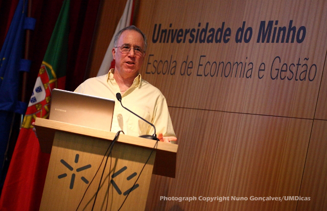 Imagem número 7 da galeria Prémio Nobel da Economia visita a EEG