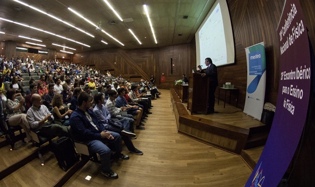 Imagem número 2 da galeria Prémio Nobel da Física visita UMnho