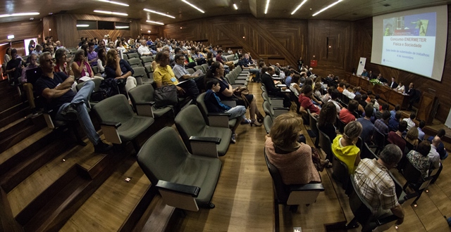 Imagem número 3 da galeria Prémio Nobel da Física visita UMnho