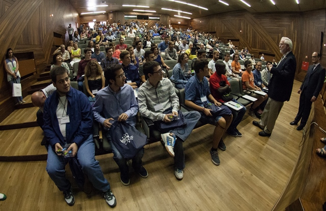 Imagem número 9 da galeria Prémio Nobel da Física visita UMnho