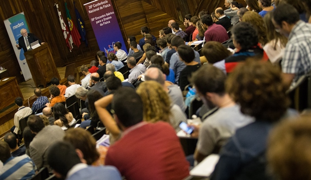 Imagem número 2 da galeria Prémio Nobel da Física visita UMnho