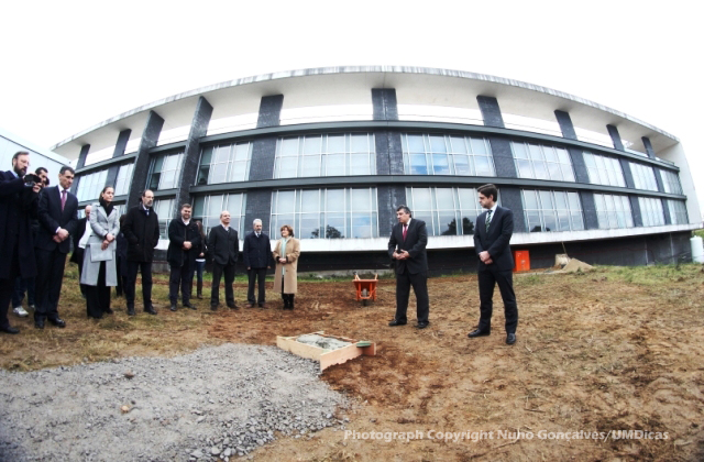 Imagem número 2 da galeria Lançamento da primeira pedra do Biotério