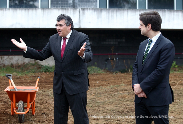 Imagem número 3 da galeria Lançamento da primeira pedra do Biotério