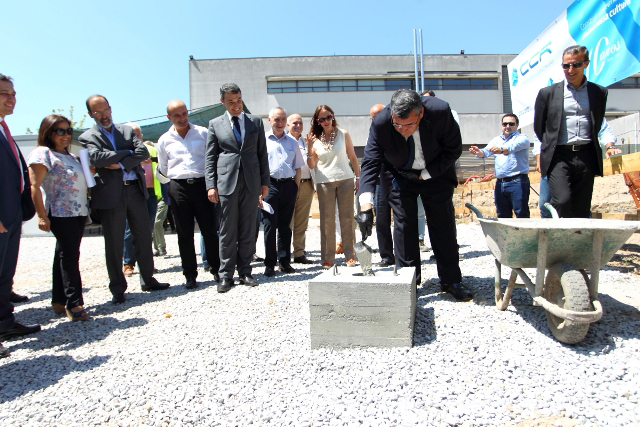Imagem número 1 da galeria Lançamento da primeira pedra da biblioteca em Azurém