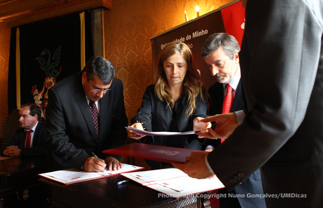 Imagem número 6 da galeria Assinatura Protocolo Santander