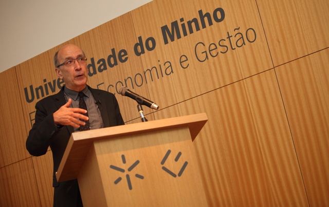 Imagem número 1 da galeria Cátedra Lloyd Braga