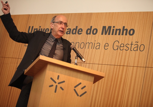 Imagem número 2 da galeria Cátedra Lloyd Braga