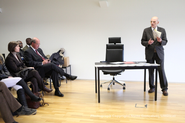 Imagem número 2 da galeria Apresentação do livro 