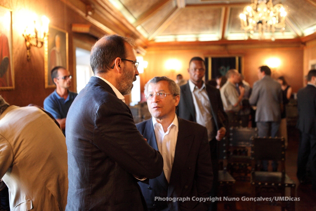 Imagem número 2 da galeria Apresentação do livro 