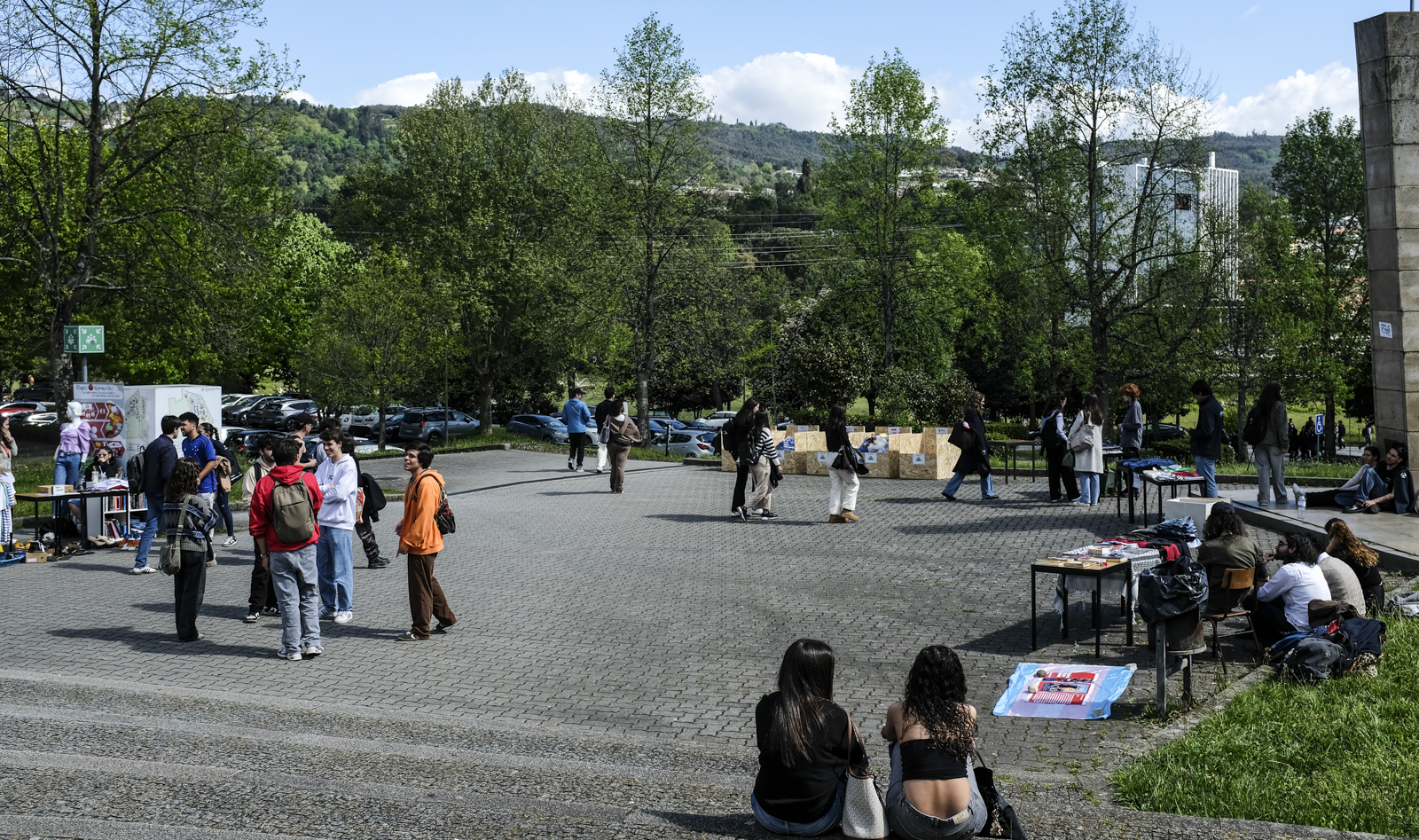 Imagem número 1 da galeria Feira de 2ª Mão AAUMinho