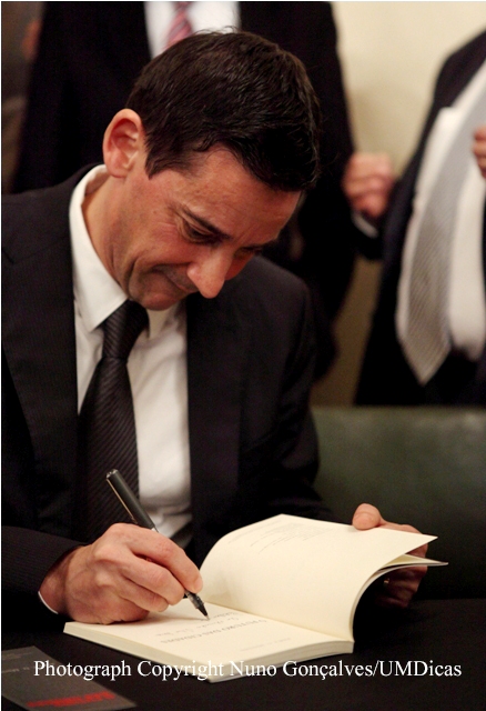Imagem número 3 da galeria Apresentação do livro de José Mendes