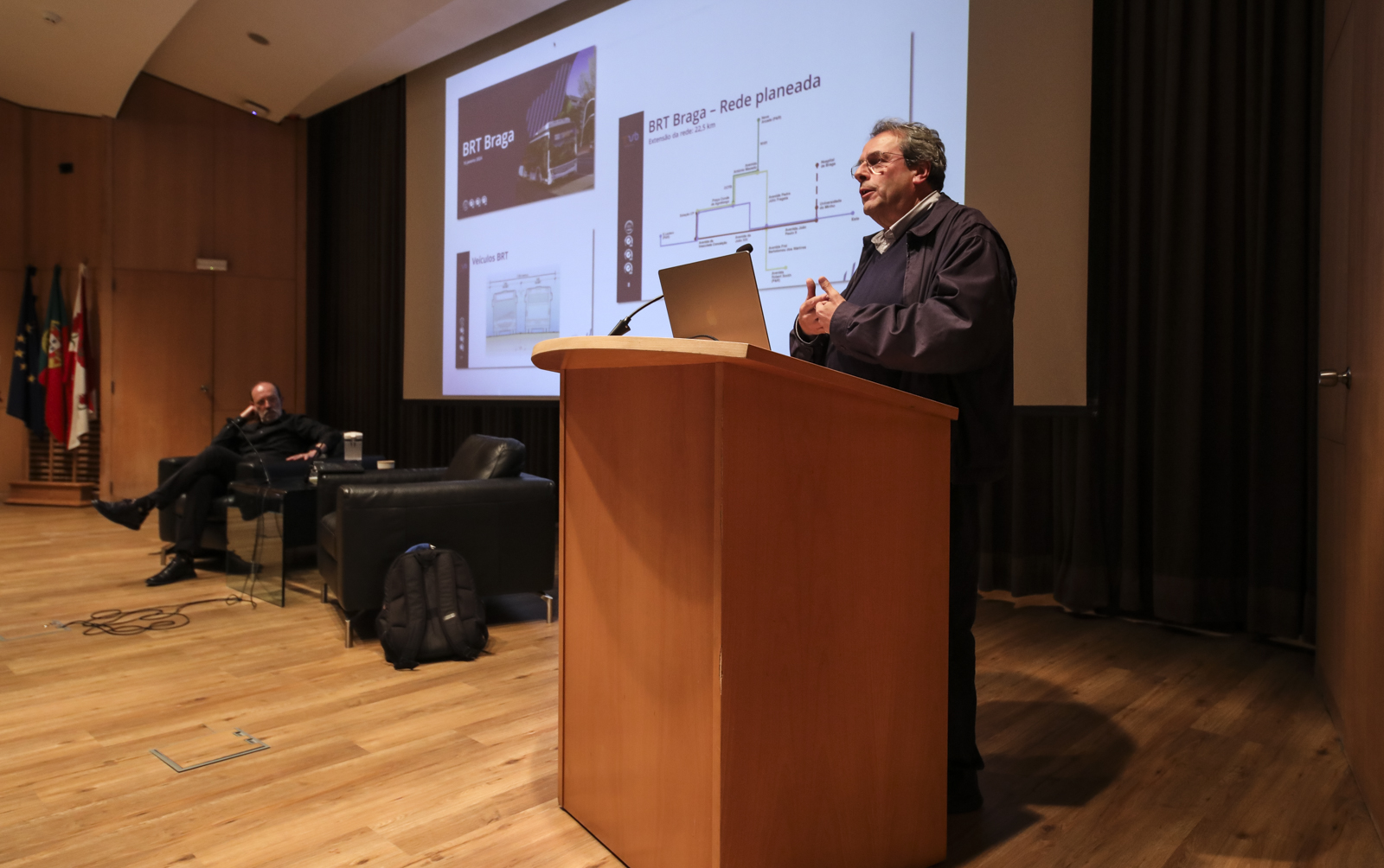 Imagem número 2 da galeria Reitor conversa com comunidade Académica: BRT e o Campus de Gualtar