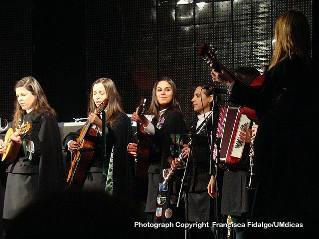 Imagem número 5 da galeria Enterro da Gata