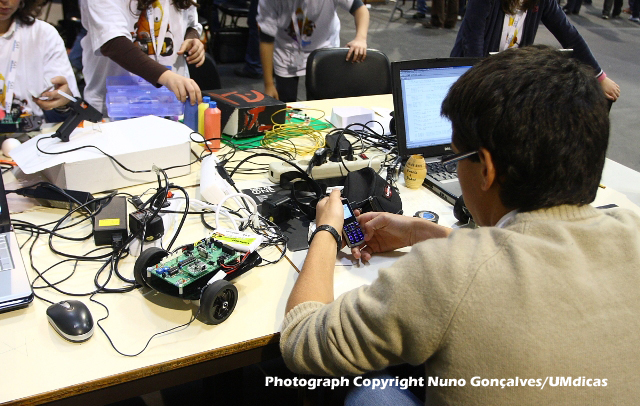 Imagem número 2 da galeria Roboparty