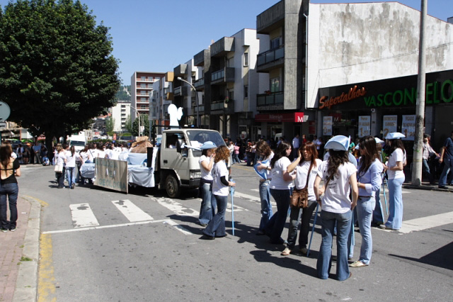 Imagem número 2 da galeria Cortejo