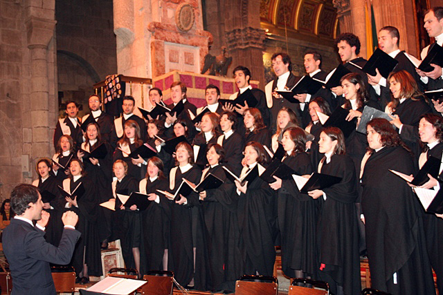 Imagem número 1 da galeria Concerto de Natal Coro Académico