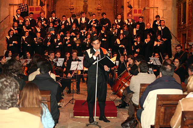 Imagem número 6 da galeria Concerto de Natal Coro Académico