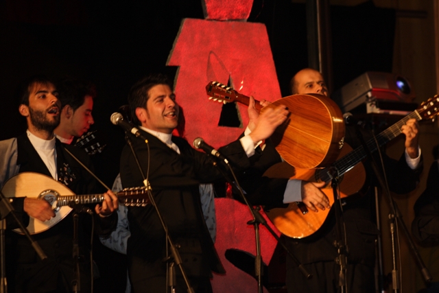 Imagem número 2 da galeria TROVAS