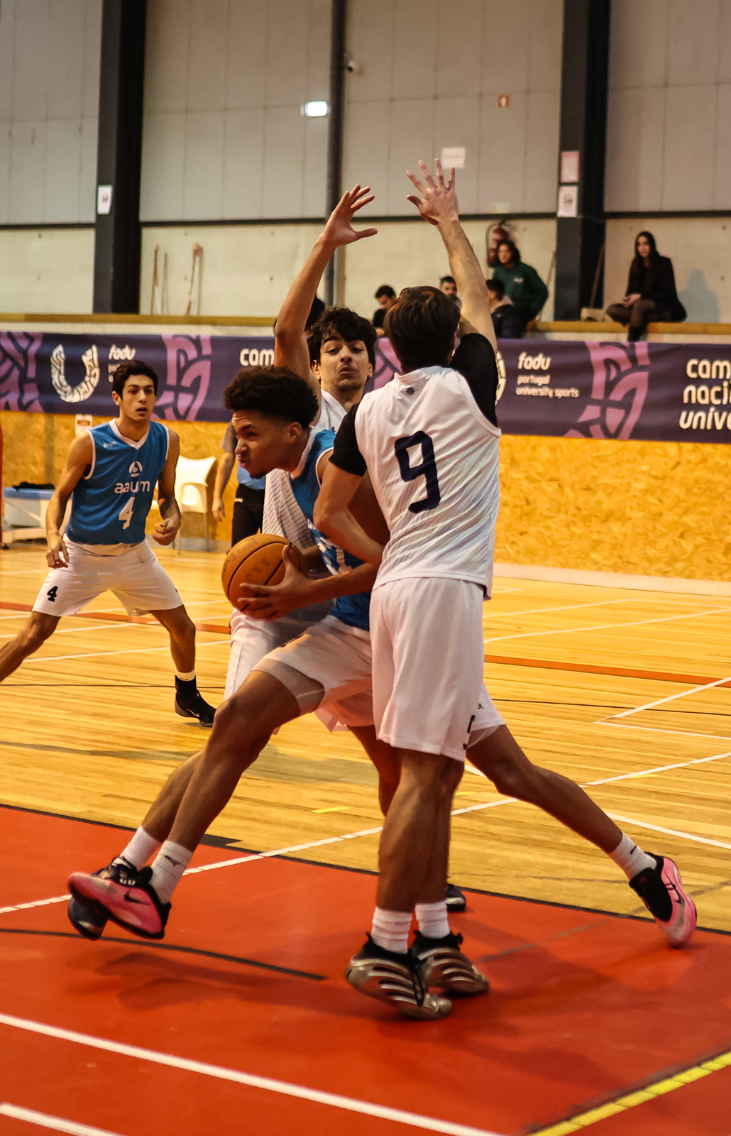 Imagem número 2 da galeria Torneio de Apuramento Basquetebol M
