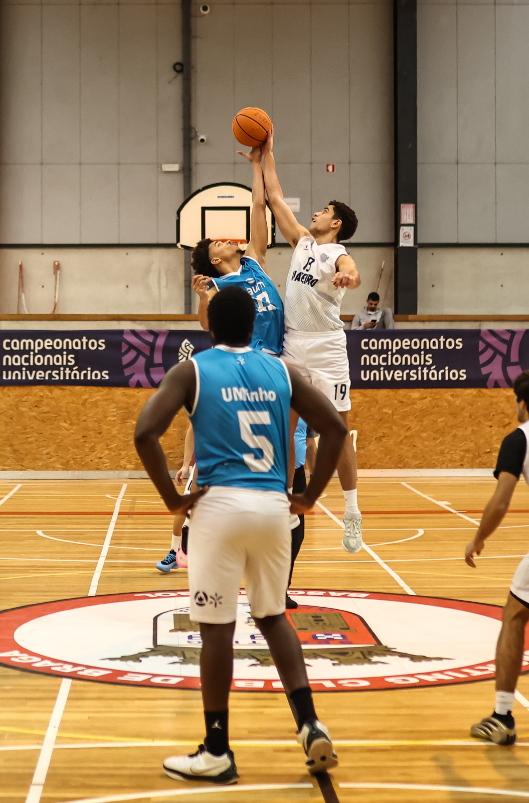 Imagem número 2 da galeria Torneio de Apuramento Basquetebol M