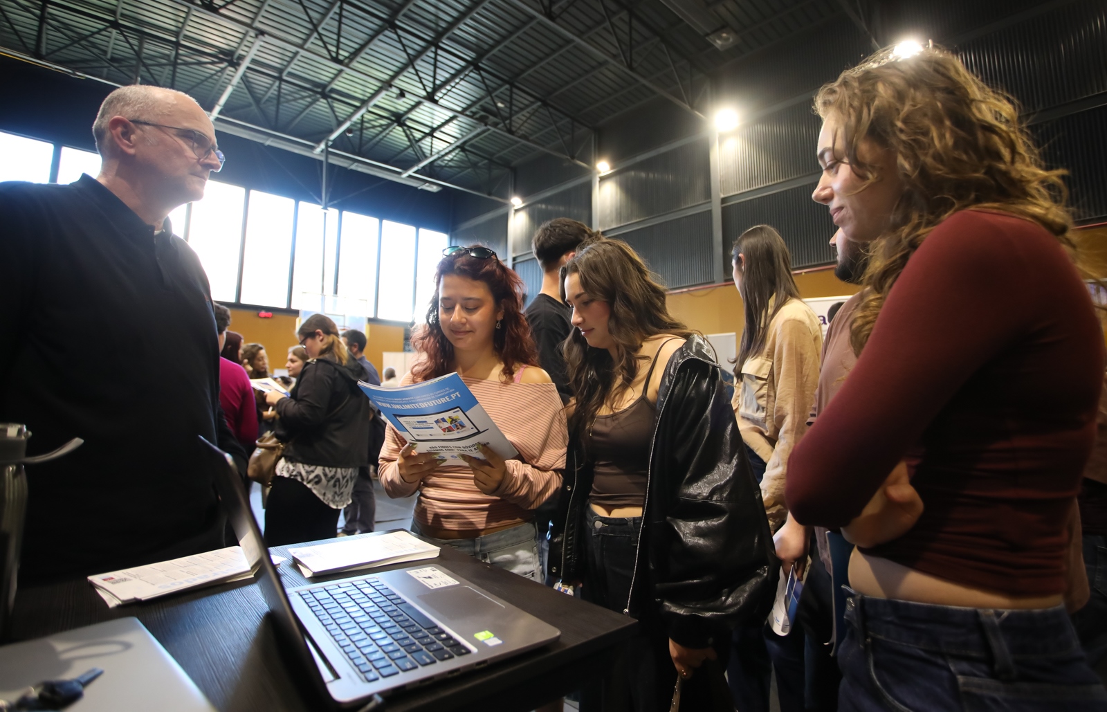 Imagem número 2 da galeria Feira de Mestrados e Pós-Graduações